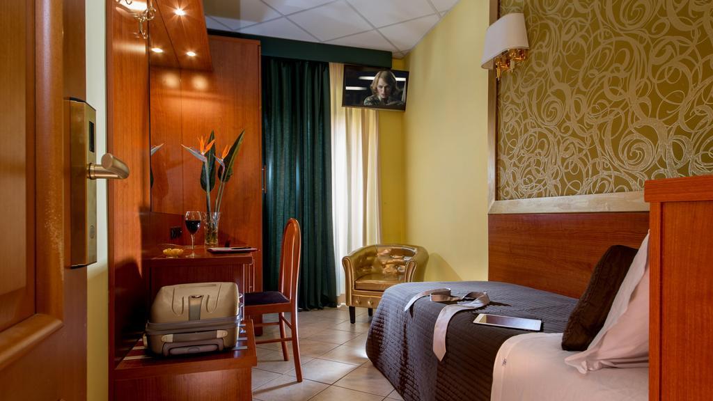 Ad Hoc Domus Colosseo Bed & Breakfast Rome Room photo