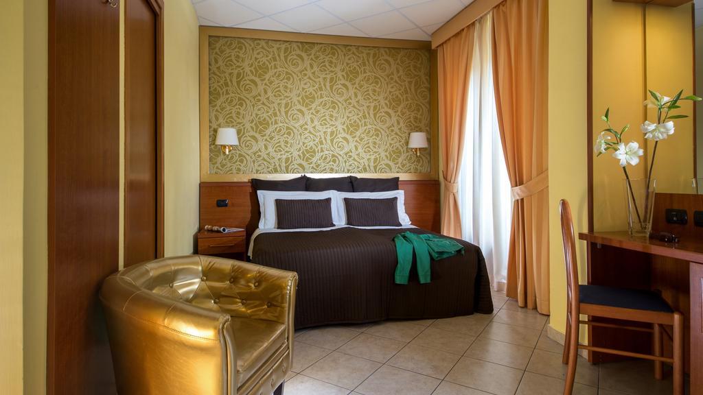 Ad Hoc Domus Colosseo Bed & Breakfast Rome Room photo