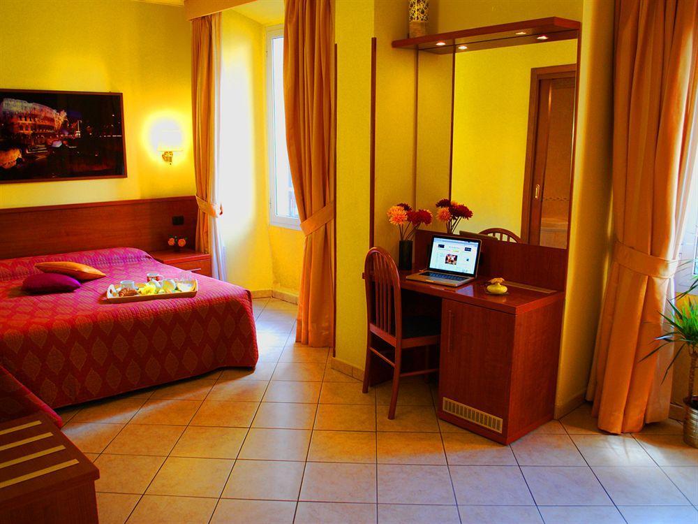 Ad Hoc Domus Colosseo Bed & Breakfast Rome Exterior photo