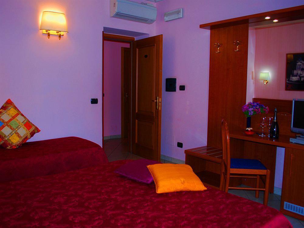 Ad Hoc Domus Colosseo Bed & Breakfast Rome Exterior photo